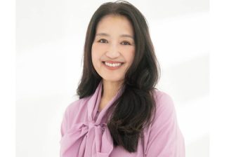 美容ジャーナリスト・伊熊奈美さんが語る【白髪＆薄毛対策】健康な髪を育むためヘナ染めに移行「髪にツヤとハリが出てきて、ふんわりと根元が立ち上がるように」