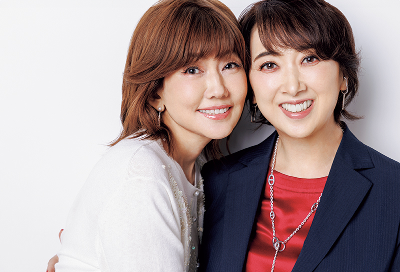 『reShine2025年秋号』に登場した松本伊代さん＆紫吹淳さん