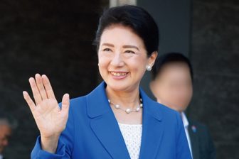 皇后雅子さま、佳子さまの”勝負カラー”は青色 雅子さまは大阪・関西万博で鮮やかなブルーコーデを披露