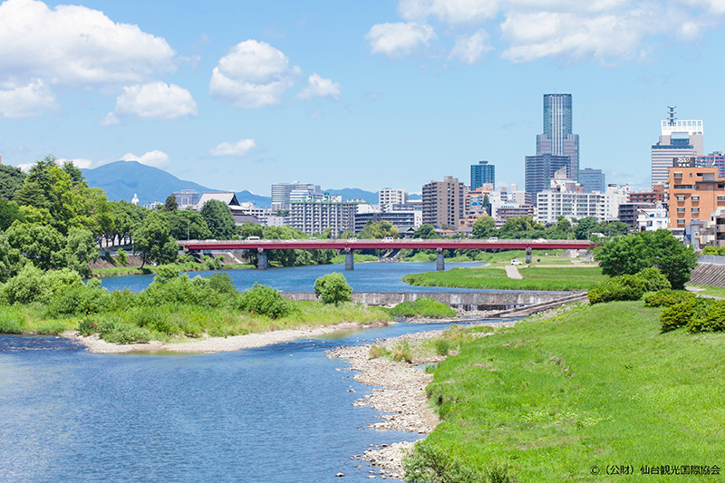 東京から仙台市（写真）までは東北新幹線で約1時間30分