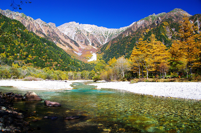 豊かな自然が人気の理由。写真は松本市にある標高約1500mの山岳景勝地「上高地」