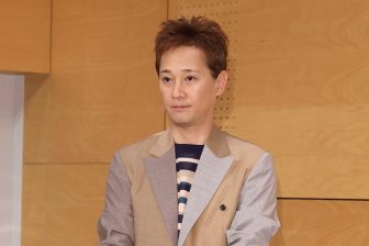 《中居正広に“変化”》変装をやめて素顔で外出　湘南エリア…