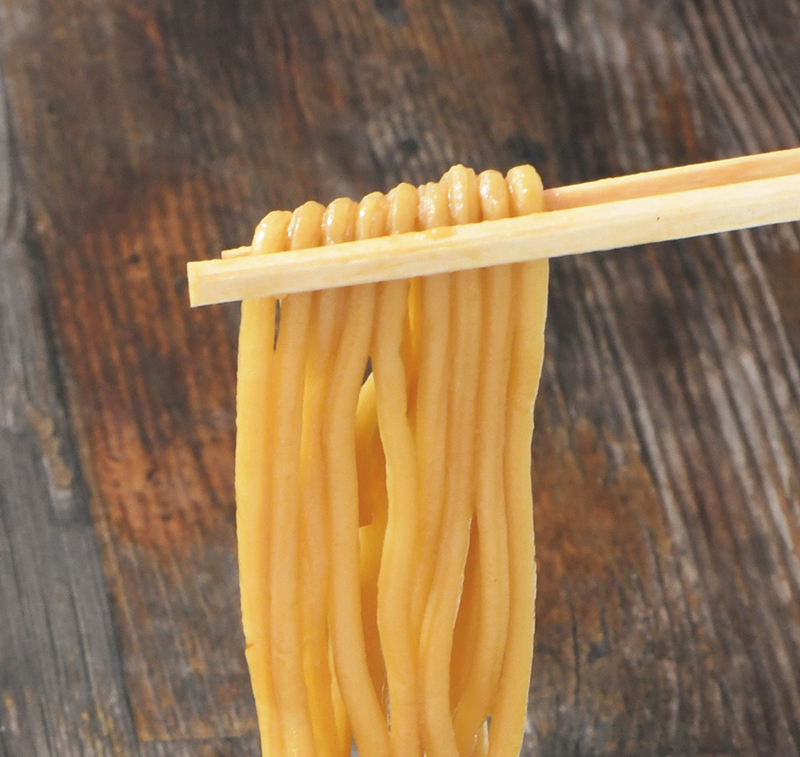 太めのガツンとした食べ応えのある麺を使っている