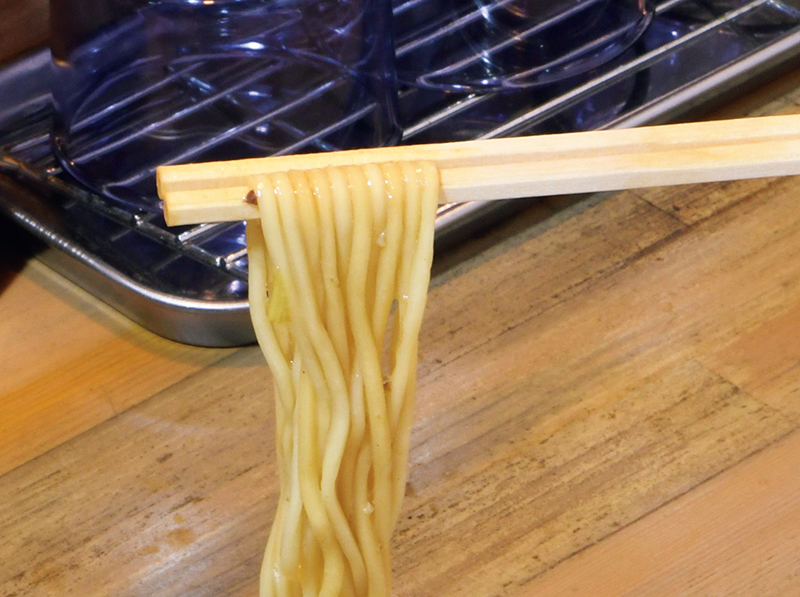 自家製のストレート麺