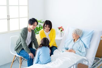 《家族が認知症になる前に…》「最期に会いたい人」「葬儀の希望」を聞き出すためのポイントは「タ…