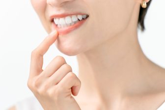 《健康長寿につながるケア》歯や口腔内の状態が悪いと認知症リスクも　歯を守る歯磨き、食習慣、生活習慣を医師が解説