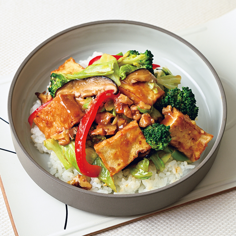 「厚揚げとブロッコリーのくるみみそ丼」