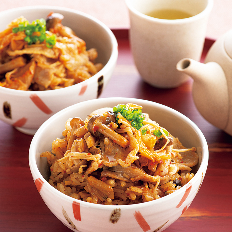 「きのこと豚キムチの炊き込みご飯」