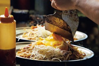 《定番からアレンジまで》おうち焼きそばをアップデートするコツ＆6つのレシピ！名店が麺、ソース、焼き方などを伝授