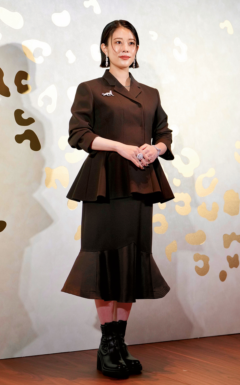 高畑充希、甘×辛に仕上げたマタニティーコーデ