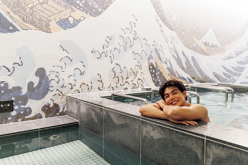 “お湯もしたたる”肉体美の持ち主のTHE RAMPAGE・武知海青さんがスーパー銭湯を体験！