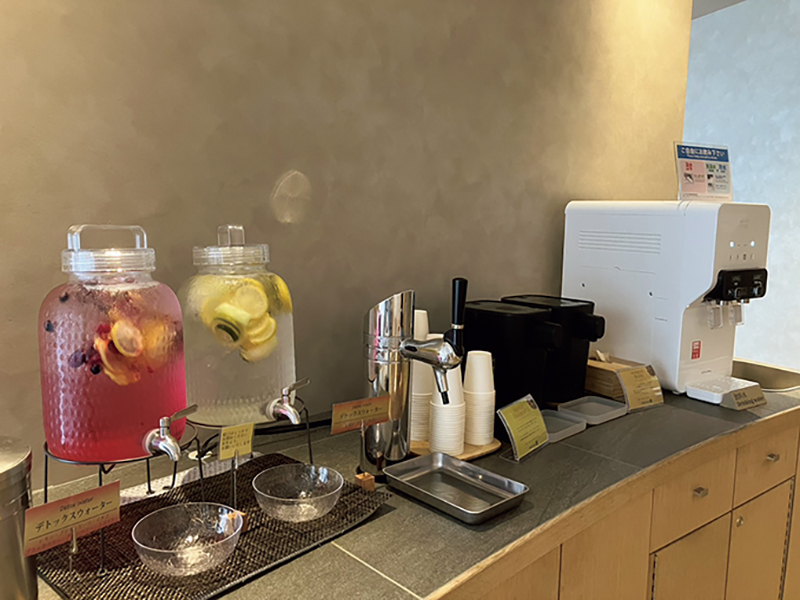 「リフレッシュラウンジ」では、ハーブティーなどが無料で楽しめる