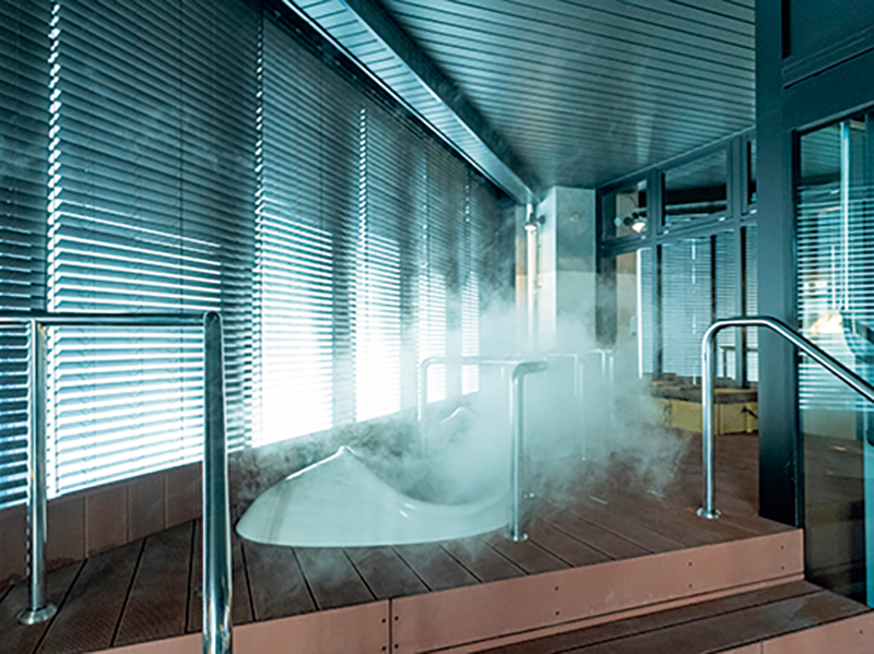 ナノサイズの温かいミストが体を優しく包み込む「ナノクラ」