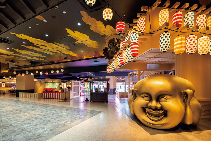 そぞろ歩きも楽しい「弁天通り」では、お祭り気分を味わえる縁日を開催