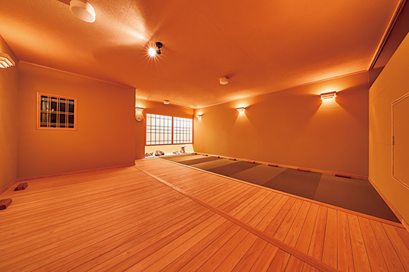 座敷房（写真）や南蛮房、川床房など趣向を凝らした岩盤浴は男女共用で全7種類を展開