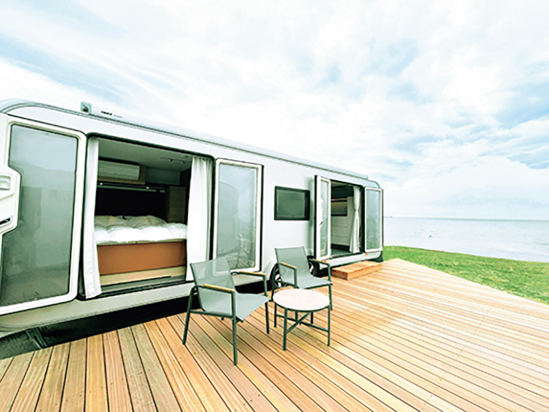 今年6月に、トレーラー宿泊施設もオープン。ここで見る日の出は圧巻の美しさ