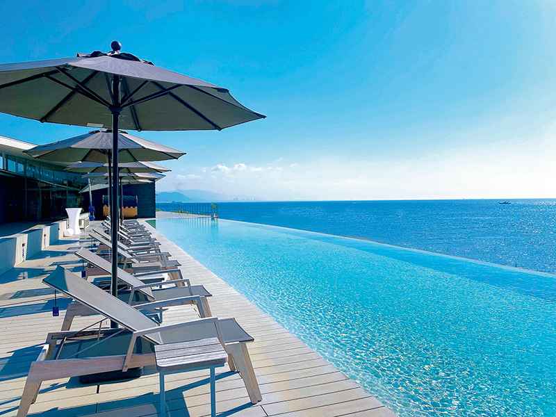 海外のリゾート地さながらの景色が広がる大露天風呂