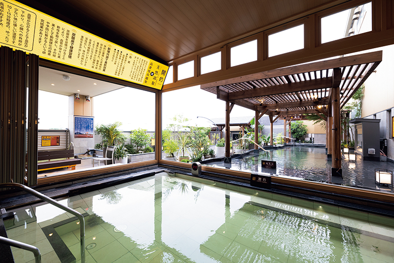 4階の高濃度炭酸泉は、天然温泉に高濃度炭酸を溶け込ませたもので美容・健康効果が期待できる