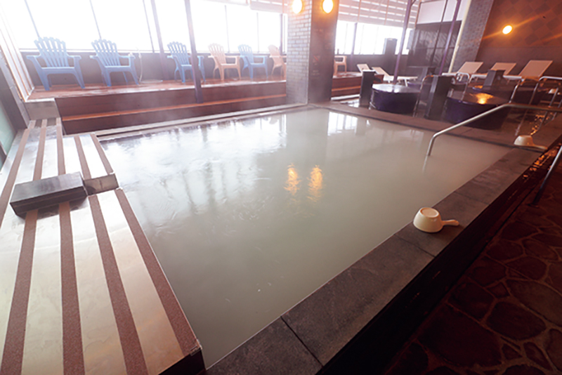 マイクロバブル（微細気泡）により、お湯が乳白色に見える「ミルキーバス」