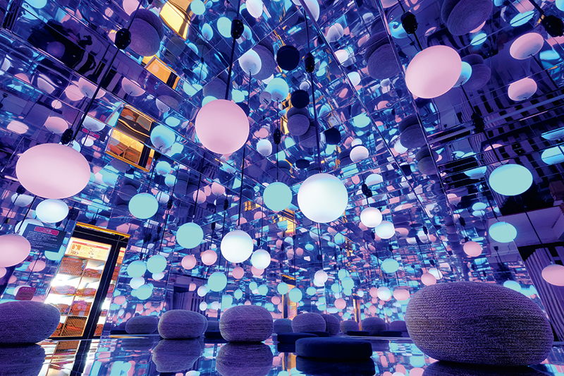 ミラーボールが無限に輝く岩盤浴「輝の房」