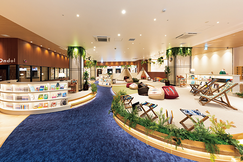 岩盤浴ラウンジでは1万5000冊以上の書籍・コミックを常設