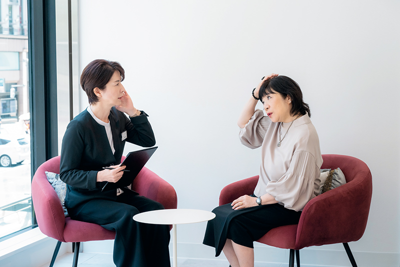 カウンセリングを受ける山田美保子さん