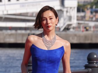 「まだ腰が痛くて、全然よくならない」米倉涼子、“大麻疑惑”の新浪剛史氏との意外な接点は「大麻の効能を喧伝するアメリカ在住マッサージ師」 