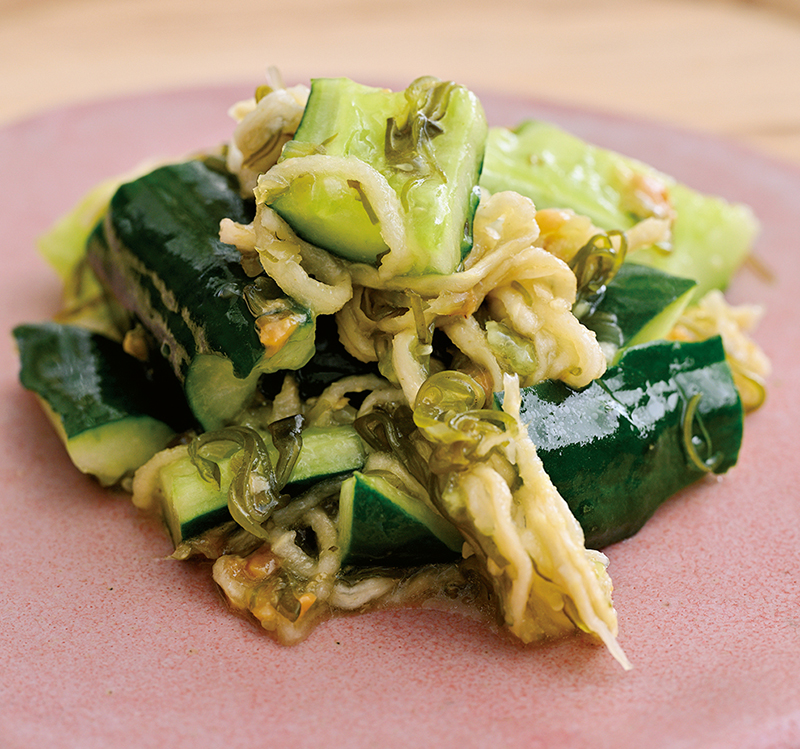 「たたききゅうりと切り干し大根、めかぶのごまみそ和え」