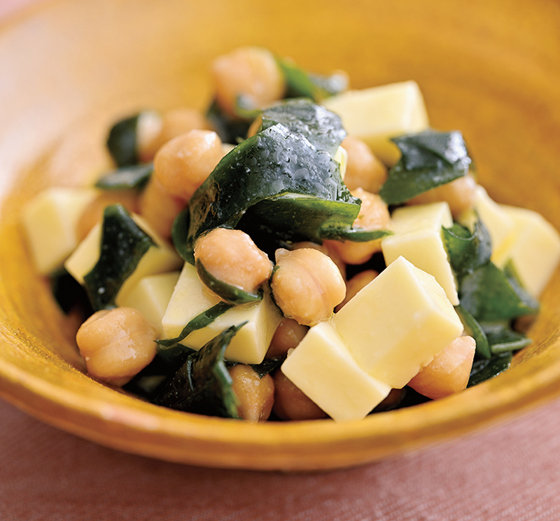 「わかめとチーズ、ひよこ豆の塩麹マリネ」