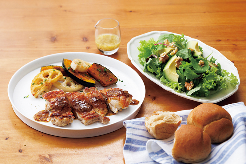 チキンソテーやサラダ