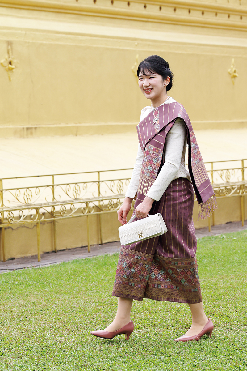 民族衣装に身を包んだ愛子さま