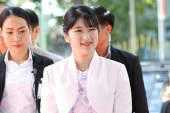 《和装もご披露》愛子さま、ラオス訪問で着用された民族衣装に込められた敬意　写真は地元紙の一面トップ、国家副主席は大喜びで「おきれいです。美しいです」と連呼して絶賛 