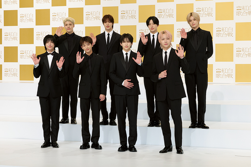 紅白初出場を決めた＆TEAM　下段左からTAKI（20才）、HARUA（20才）、YUMA（21才）、NICHOLAS（23才）、上段左からMAKI（19才）、EJ（23才）、FUMA（27才）、K（28才）（写真／平野哲郎）