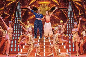 《独占・劇団四季『アラジン』誕生秘話も》ジーニー役俳優が明かす「記念受験だった」オーディションと子どもに泣かれたとき【ディズニーミュージカル30周年記念】