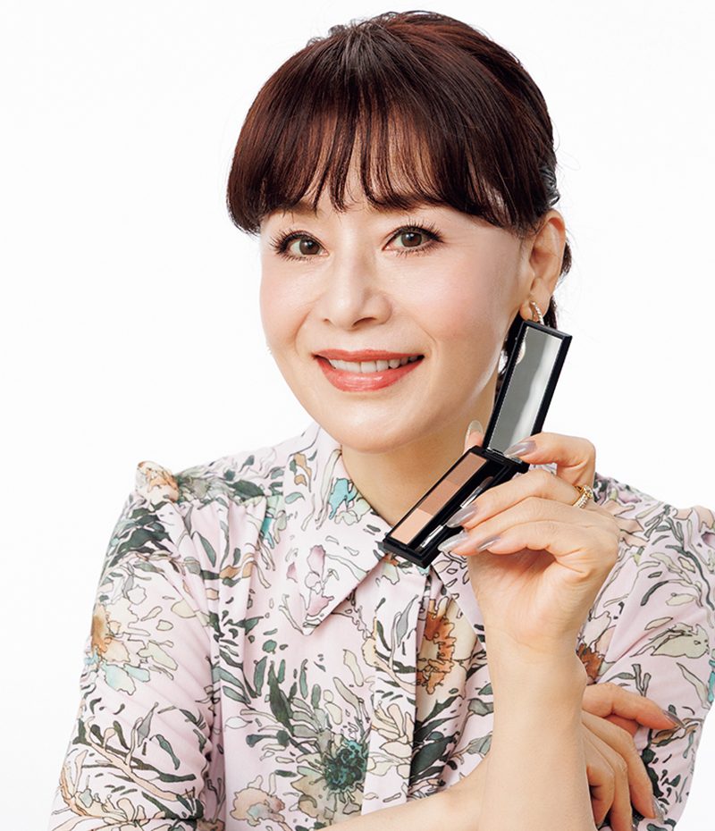 顔の印象を決める眉は立体感にこだわり