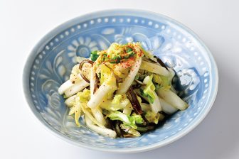 《ガーリックや明太子ともマッチ》白菜をポリ袋に入れてもむだけ！5分でできる即席漬けレシピ5つ