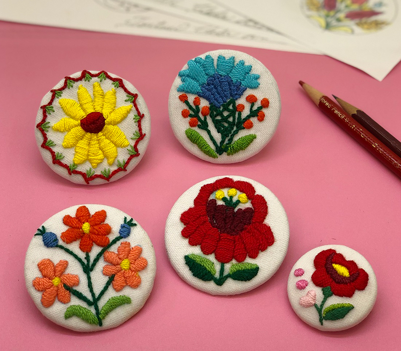 花の刺繍した小物