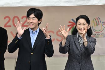 悠仁さま、紀子さまとの伊豆大島滞在で見せた“ご成長”　手話を練習してデフリンピック関係者と懇…
