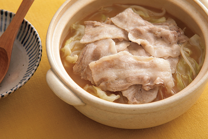 「豚肉とキャベツ、もやしの鍋」