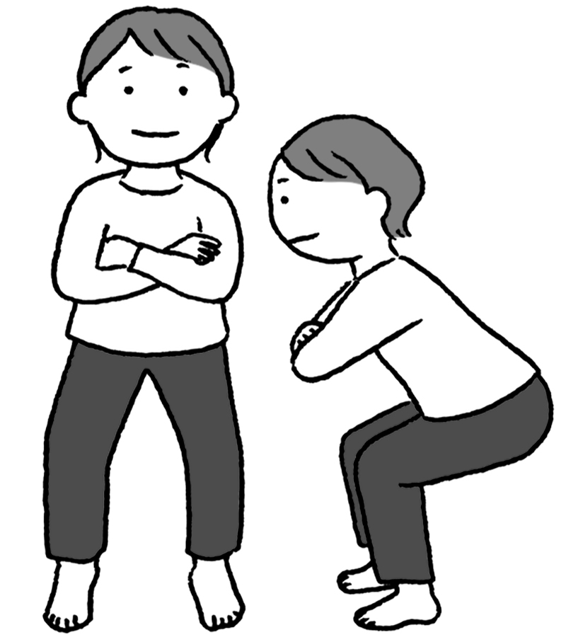 胸の前で腕を組み、両足は肩幅に開く。太ももが床と平行になるまでお尻を下げ、元に戻す