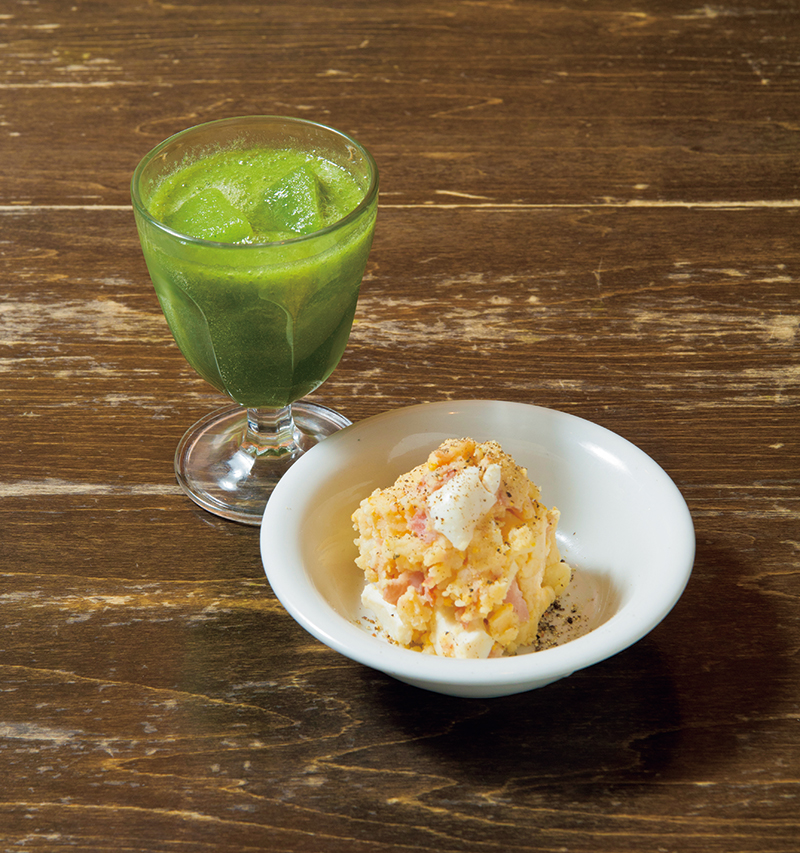 「野菜ジュース」（左・400円）、「ポテトサラダ」