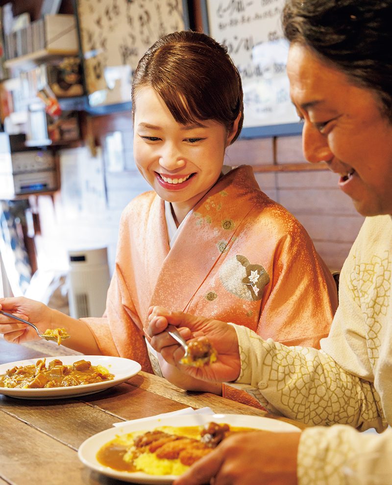 豚カツはあえて叩いて薄くして、カレーに合うサクサク食感に！