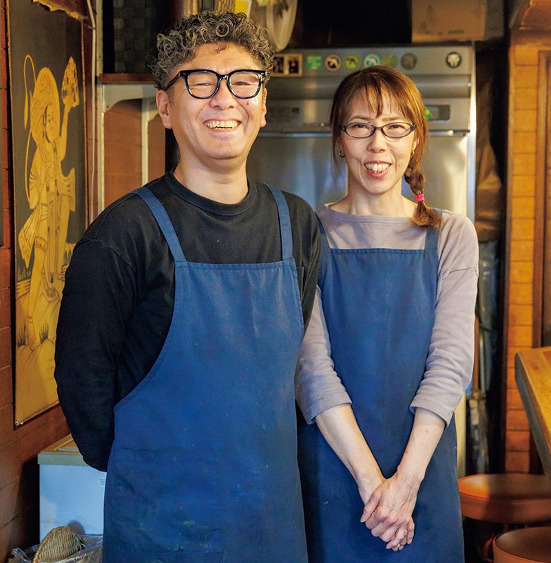 店主・小峰雅秀さんと妻・有加さん