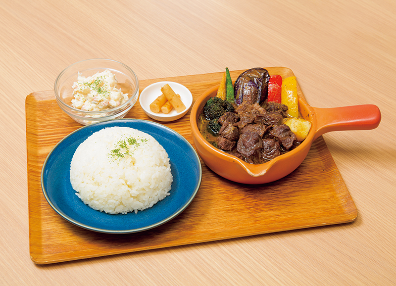 『京の肉』の赤ワイン煮込みスープカレー（1920円）
