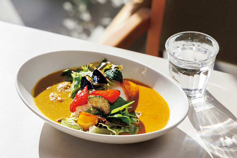 2種類のカレーをかけたあいがけカレー（バターチキン＆グリル野菜）（1650円）