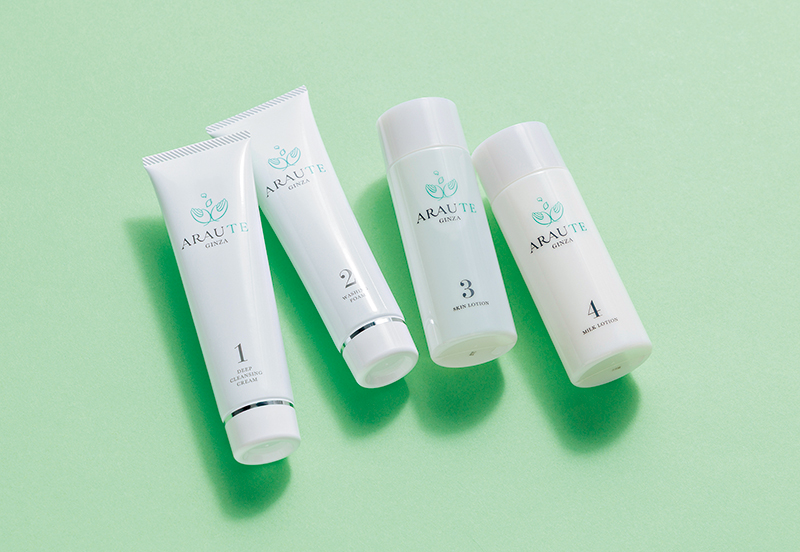 左から、ディープクレンジングクリーム 100g 5500円、洗顔フォーム 100g 4950円、化粧水 120ml 3850円、乳液 120ml 4950円／アローテ銀座