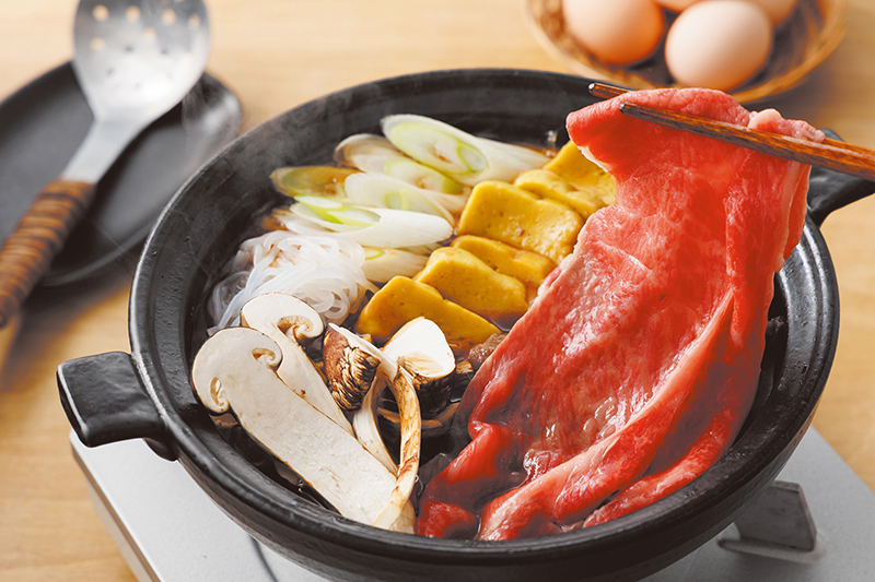 「日本料理柚木元」の「信州産松茸と信州プレミアム牛肉の極上すき焼き」