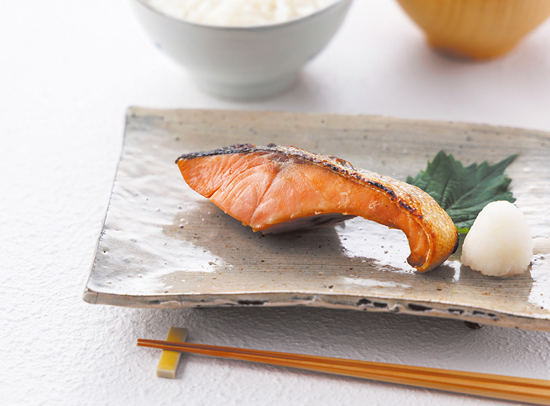 「築地鮭の店 昭和食品」の「村上の『塩引き鮭』（10切）」