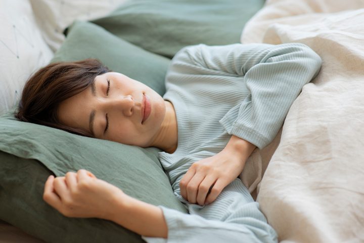 《最高の眠りを手に入れる「睡眠ルール」》自分に合ったリズムを選ぶことが重要　最適環境は室温22〜24℃