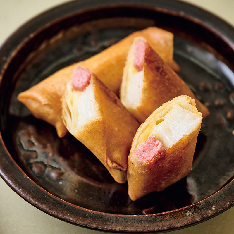 「ランチョンミート缶×もち×チーズの春巻き」